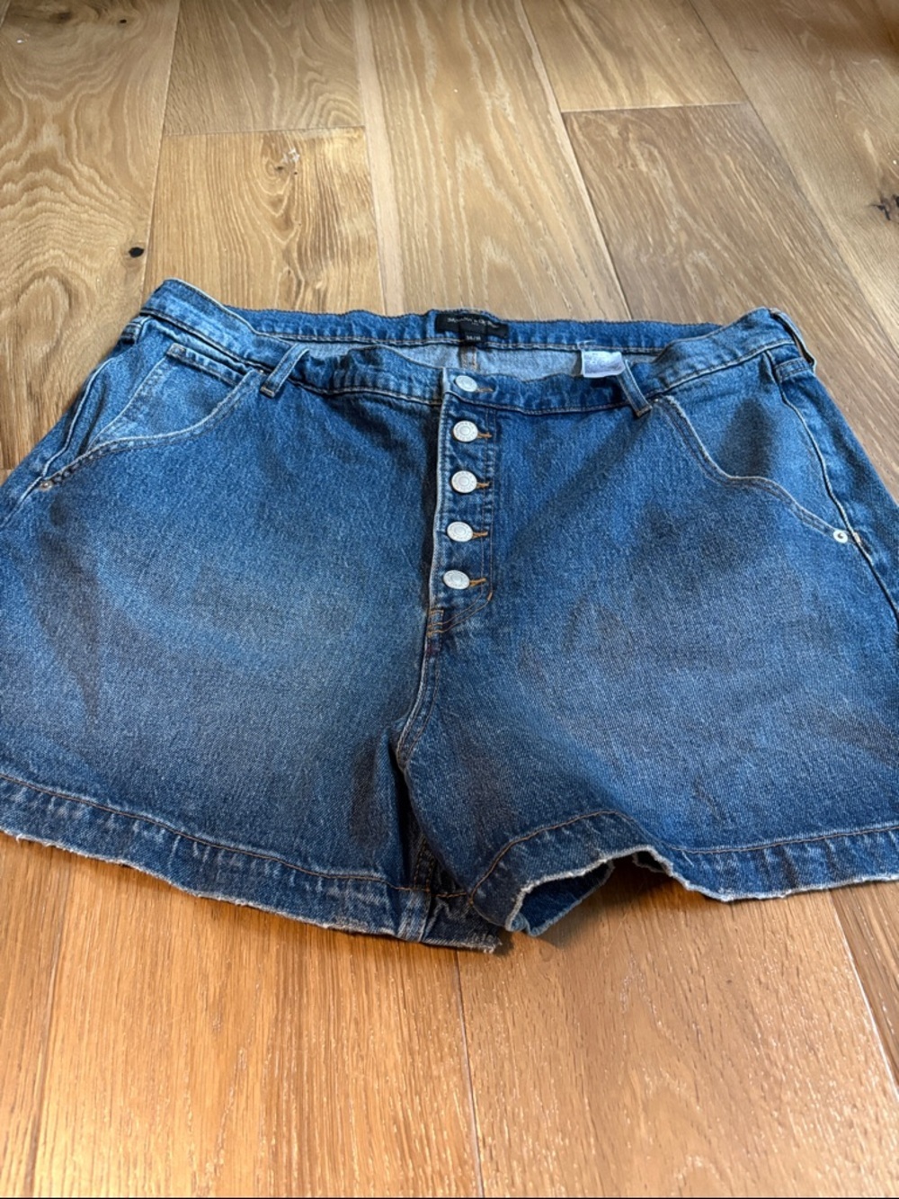 Banana Republic Size 34/18 Women's Blue Denim Button Fly Medium Wash Shorts - Picture 2 of 12
